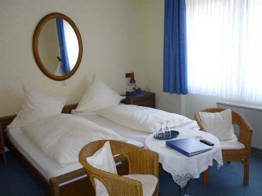 Hotel Zur Winzergenossenschaft Ernst Exterior foto